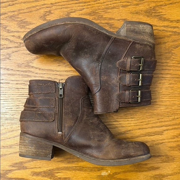 UGG Brown leather Ankle Booties with Side Zipper - Picture 4 of 5